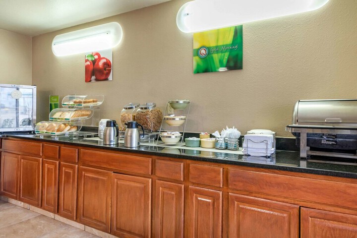 Breakfast/Coffee Service 38 of 46