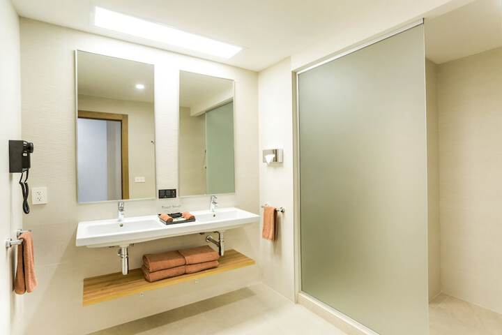 Room 47 of 130