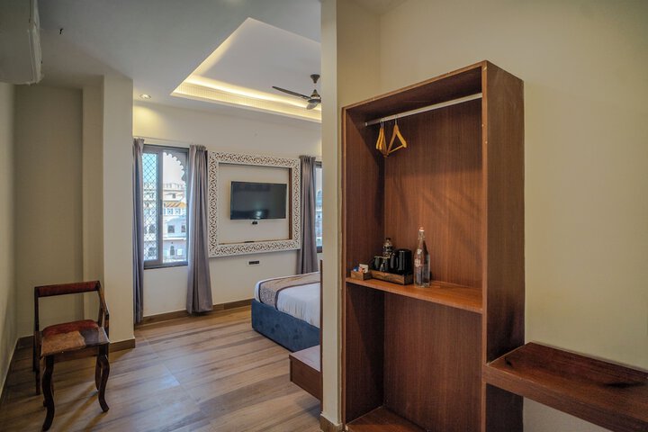 Room 25 of 57