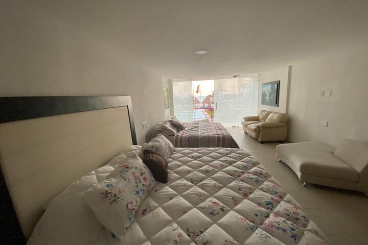Room 12 of 28