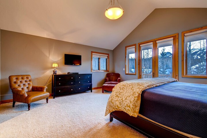 Room 3 of 52
