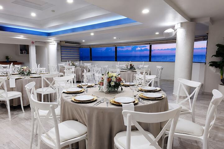 Ballroom/Hall 37 of 47