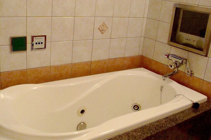 Room 25 of 31
