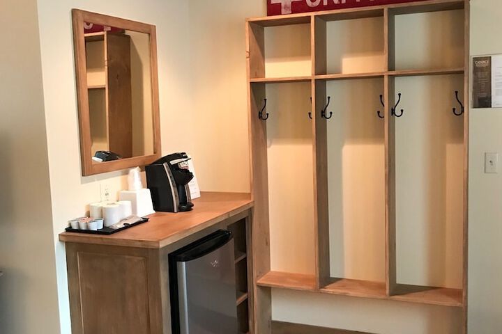 Room 5 of 18