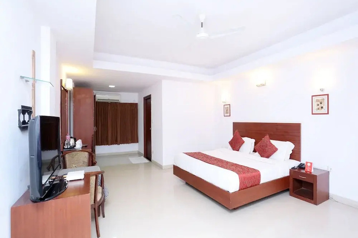Room 6 of 18