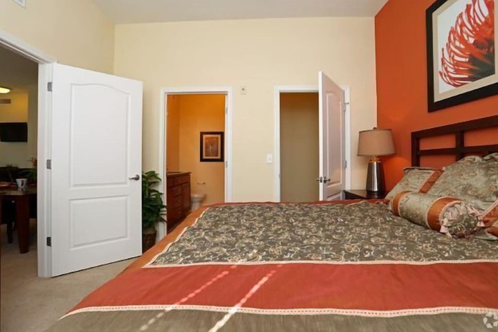 Room 9 of 32
