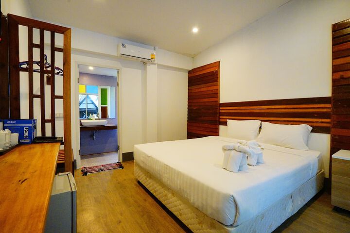 Room 27 of 93