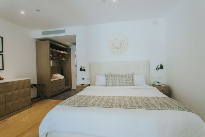 Room 15 of 155