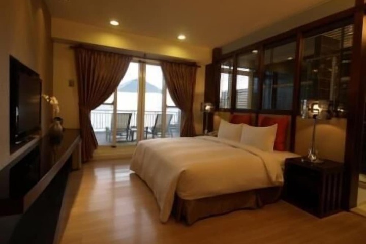 Room 12 of 28