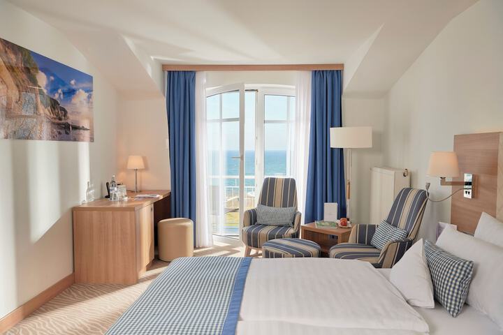 Room 25 of 102