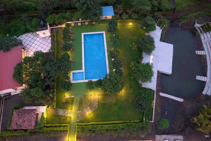 Pool 44 of 103