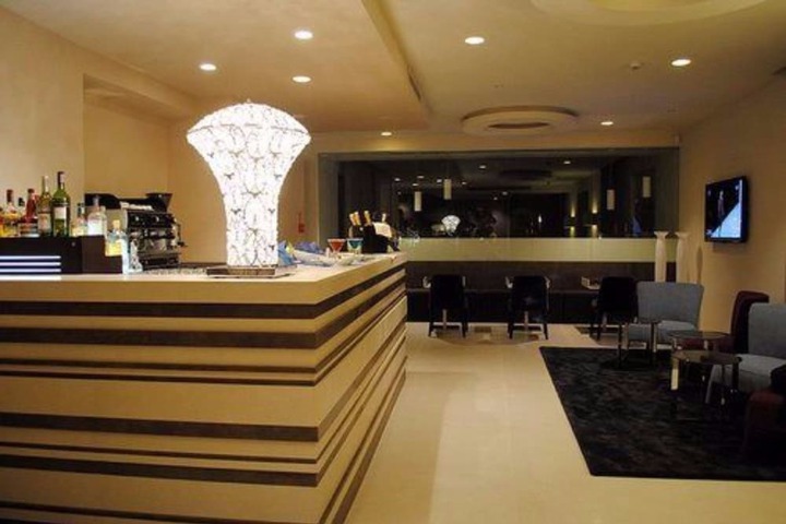 Lounge 59 of 83