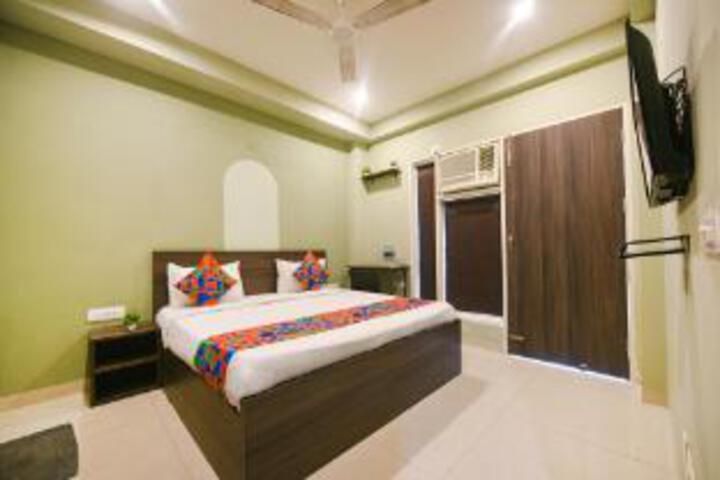 Room 6 of 32
