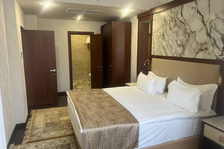 Room 14 of 110