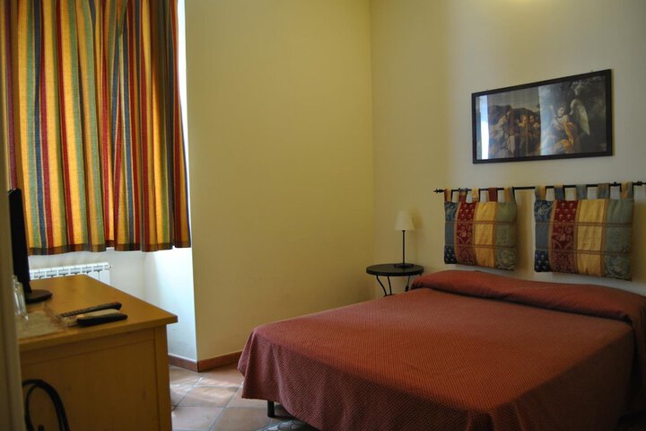 Room 12 of 33