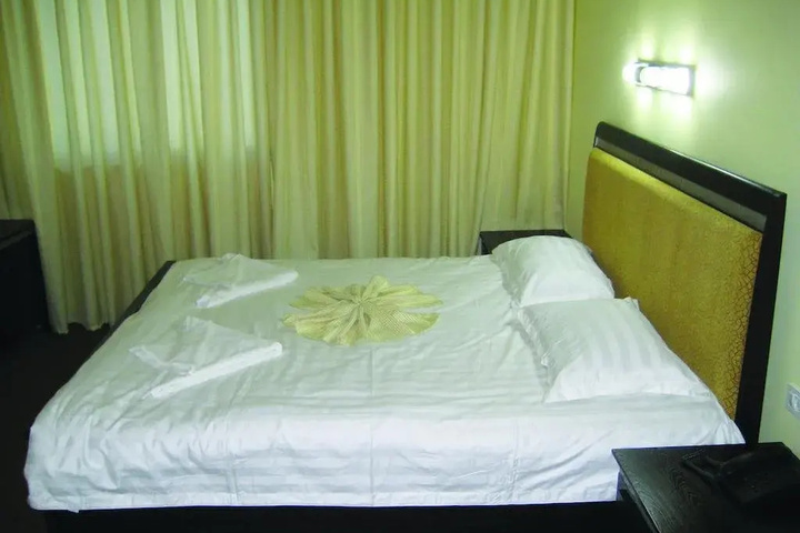 Room 5 of 14