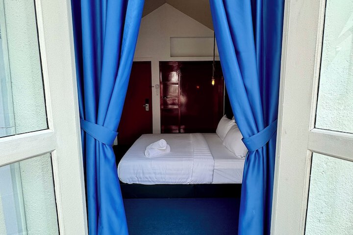 Room 42 of 122