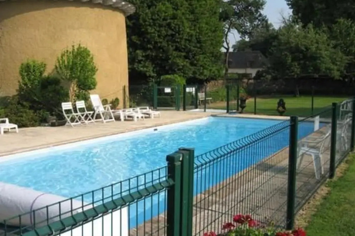 Hotel with Pool