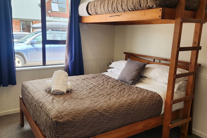 Room 9 of 27