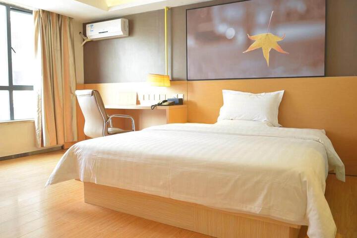Room 10 of 34