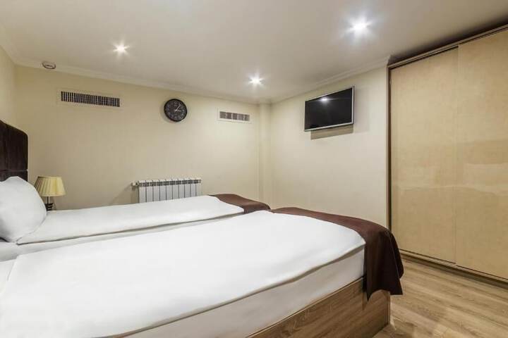 Room 16 of 37