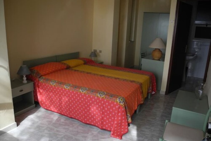 Room 4 of 40
