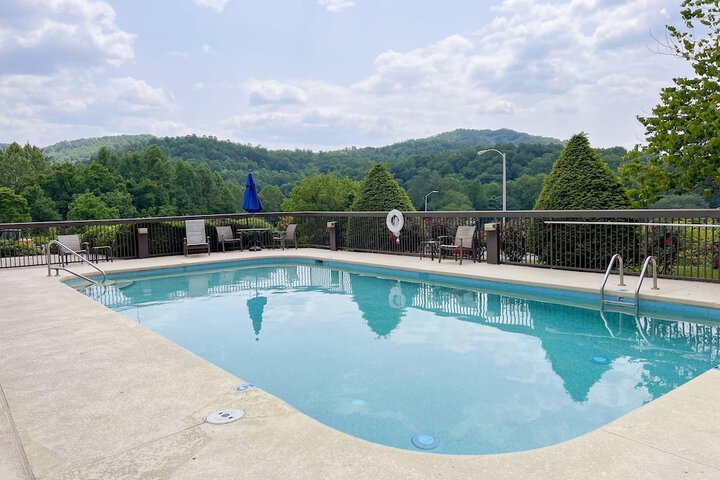 Pool Hotel