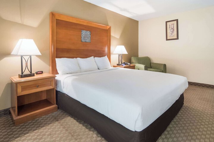 1 King Bed (7 of 12)