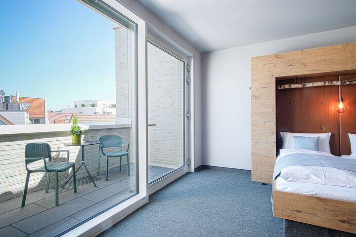 Room 9 of 28