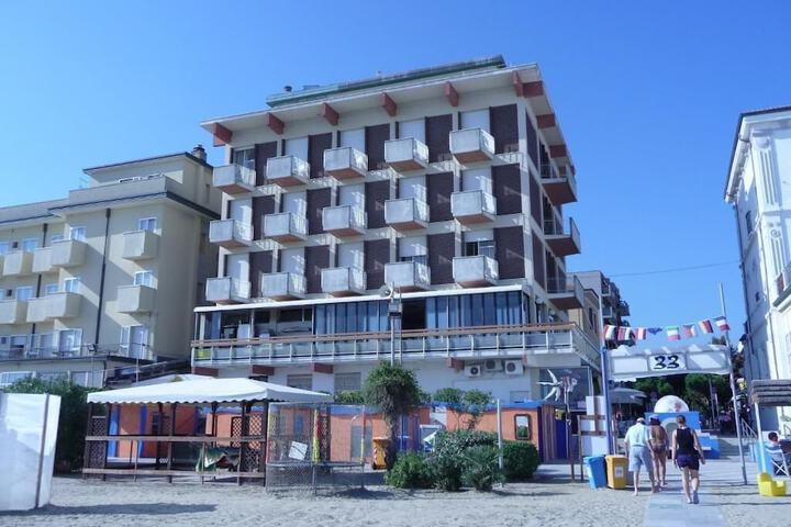 Hotel 27 of 27