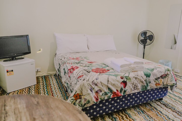 Room 8 of 37