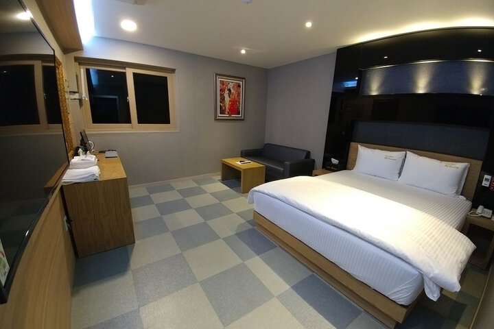 Room 2 of 13