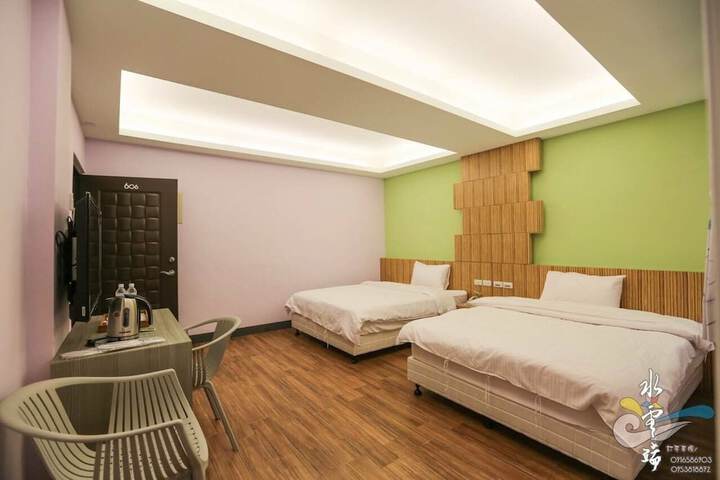 Room 4 of 28