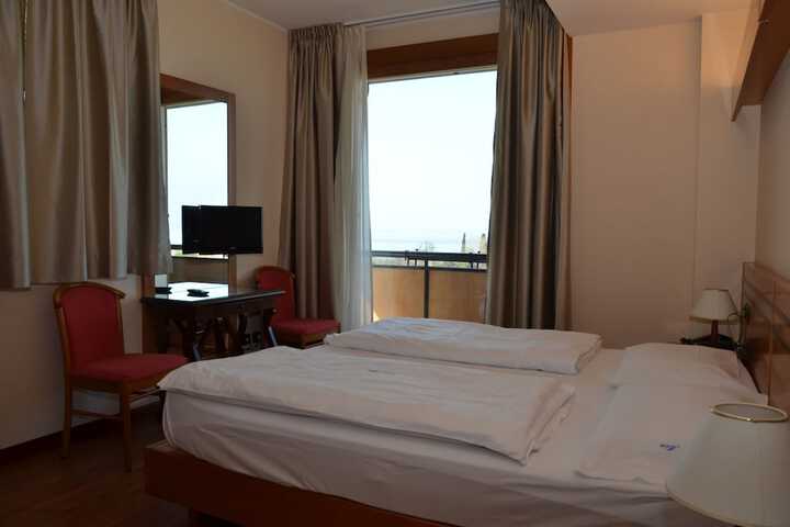 Room 8 of 70