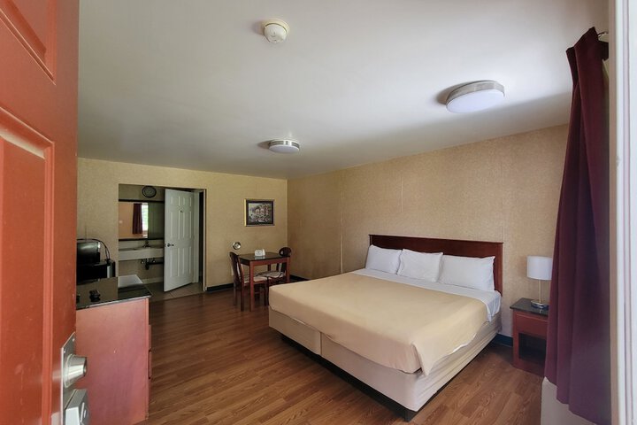 Room 11 of 34