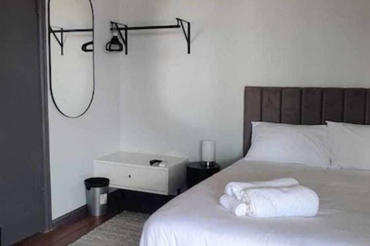 Room 2 of 6