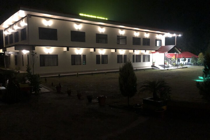 Hotel Exterior 37 of 53