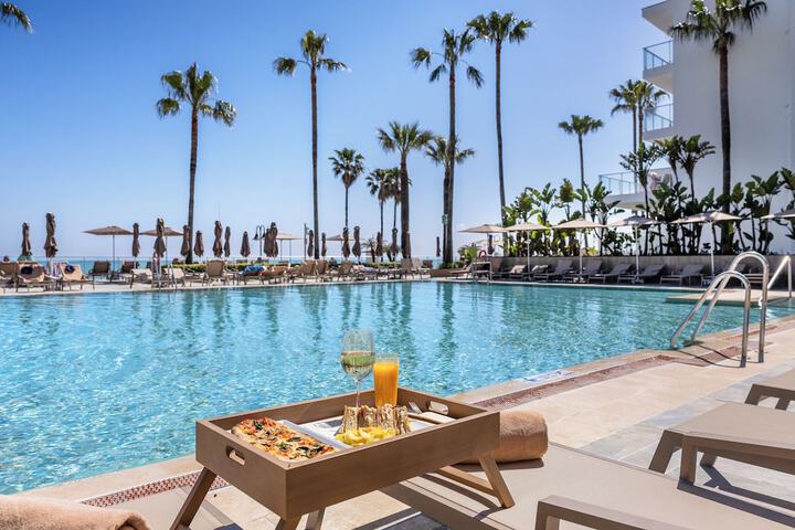 Hotel Pool