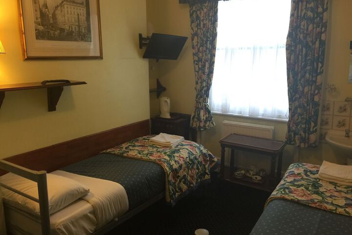 Room 4 of 60