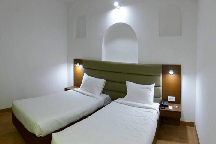 Room 14 of 18
