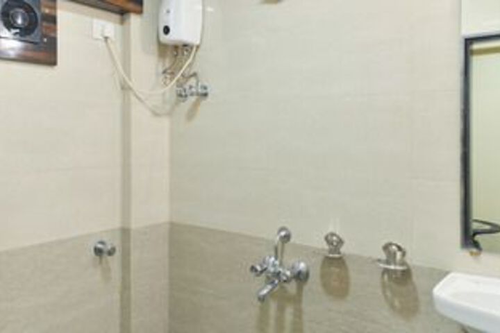 Room 3 of 38
