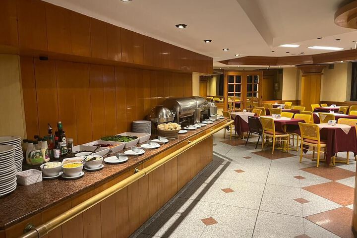 Dining 33 of 41