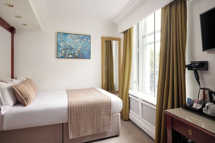 Room 17 of 29