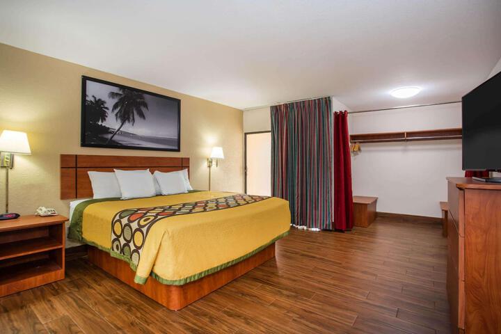 1 King Bed (12 of 20)