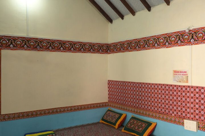 Room 13 of 35