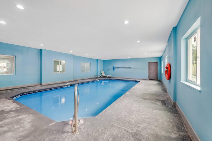 Pool 25 of 30