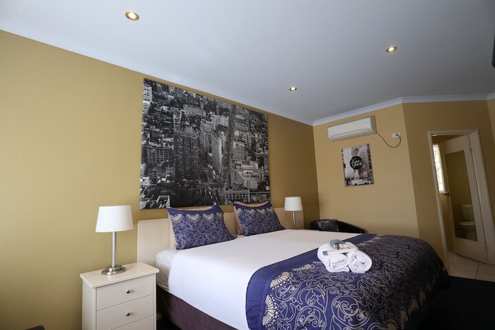 Room 12 of 38