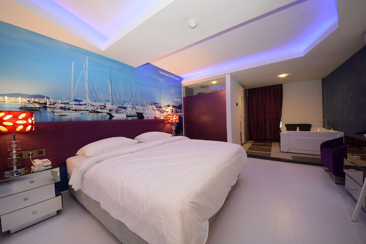 Room 3 of 34