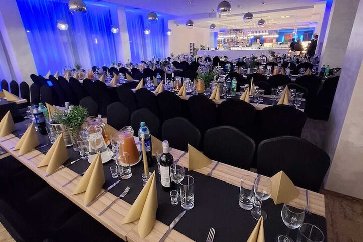Ballroom/Hall 28 of 34