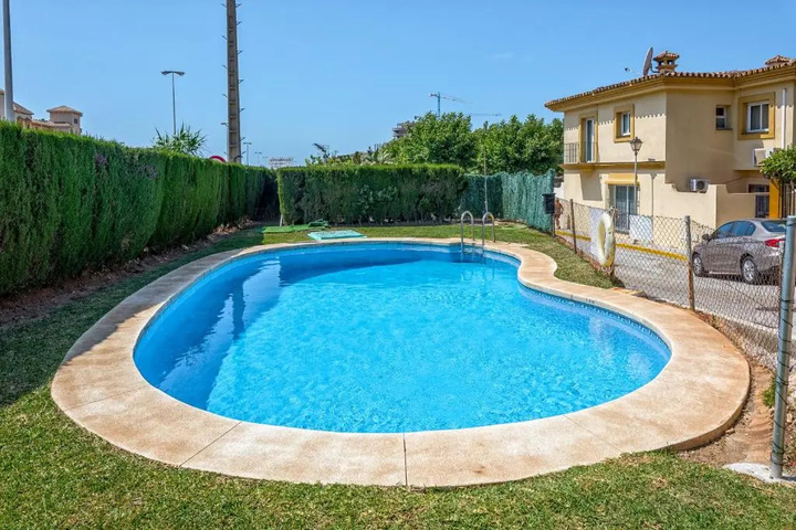 Pool 9 of 15